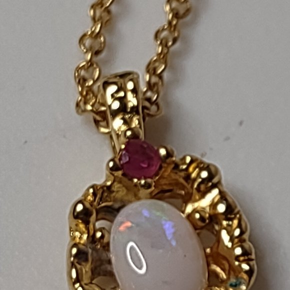 Vintage Small Leaf Shaped Pendant Necklace 18.5 Inches Long - Picture 5 of 15